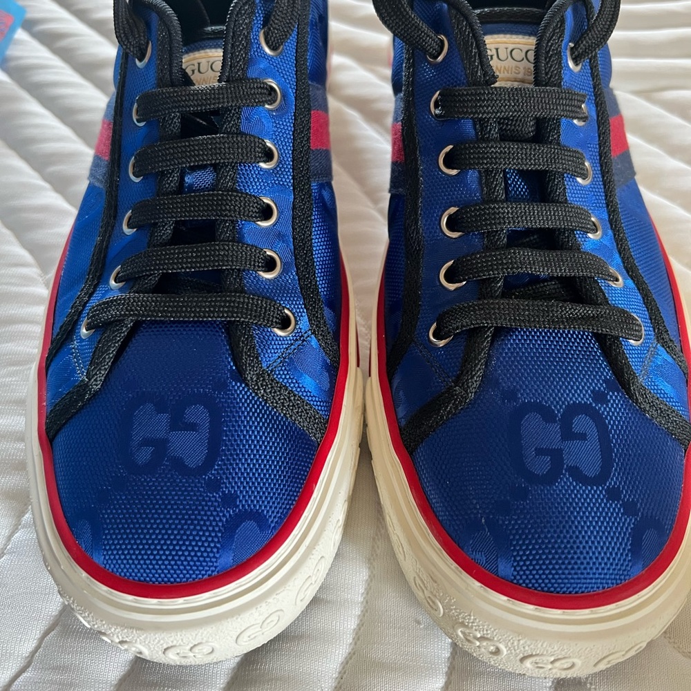 Authentic GUCCI
Off The Grid Tennis 1977 Econyl Sneakers in Blue Monogram